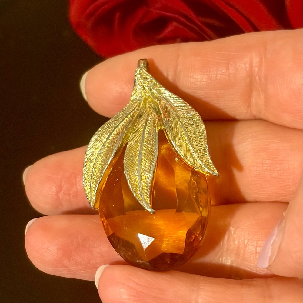 Vintage Gold Tone and Amber Leaf Pendant / Brooch - Picture 9 of 15